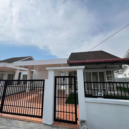 D Jannah Homestay Seri Iskandar Perak Exterior photo