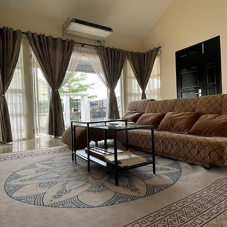 D Jannah Homestay Seri Iskandar Perak Exterior photo