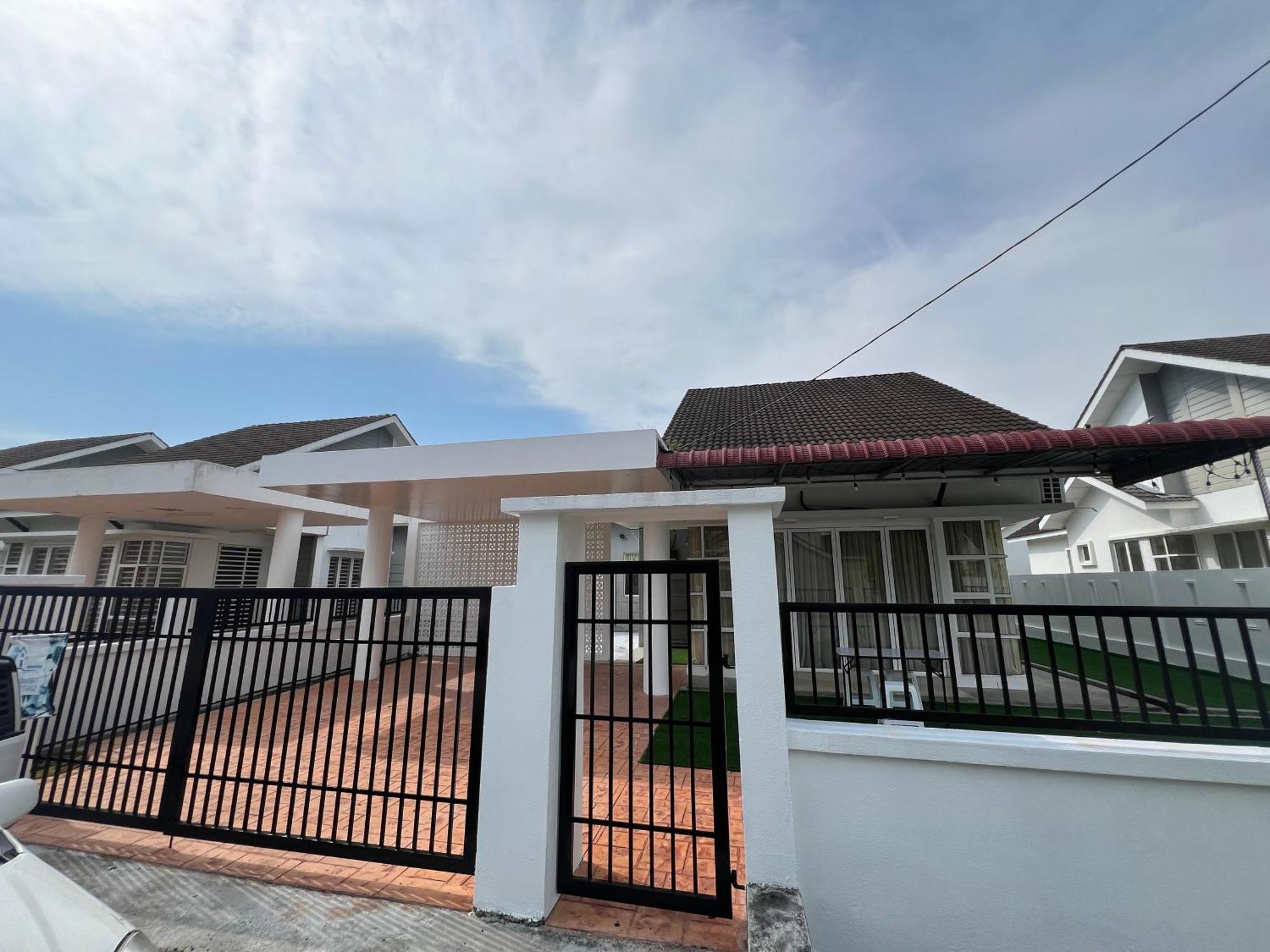 D Jannah Homestay Seri Iskandar Perak Exterior photo